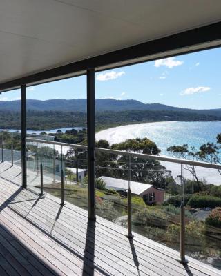 SEA EAGLE COTTAGE Amazing views of Bay of Fires