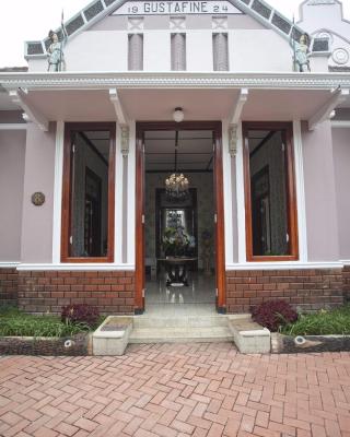Huis Van Gustafine Floor 2