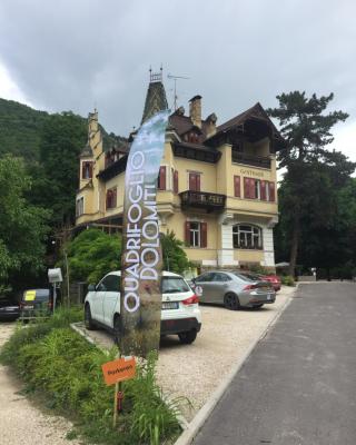 Vintage Castle "Schlosshof " Biker Hotel & B&B