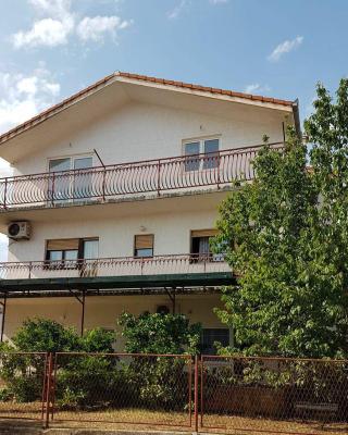 Apartments Majić