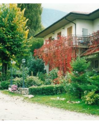 Albergo-Ristorante"Parco alle Noci"tra la Cascata delle Marmore,Labro e valle Santa di S Francesco