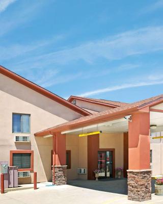 Super 8 by Wyndham Longmont/Del Camino