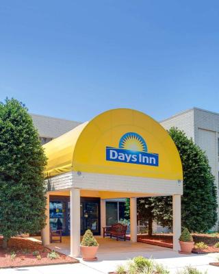 Days Inn by Wyndham Newport News City Center Oyster Point