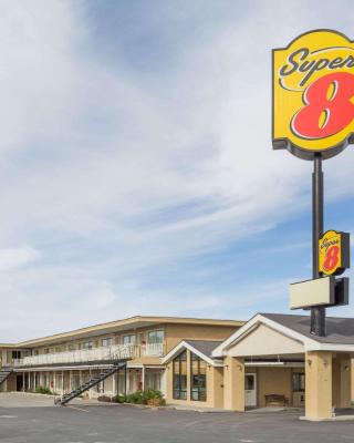 Super 8 by Wyndham Wells