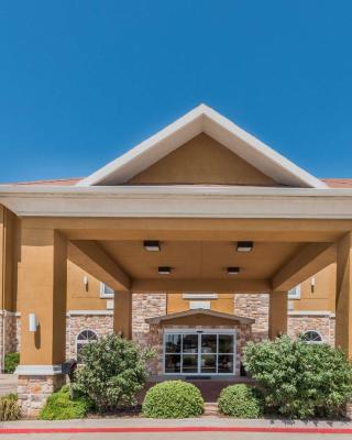 Days Inn & Suites by Wyndham Cleburne TX