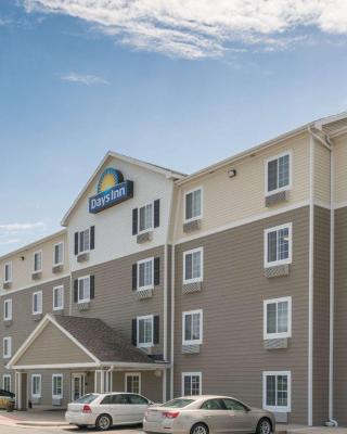 Days Inn & Suites by Wyndham Rochester South