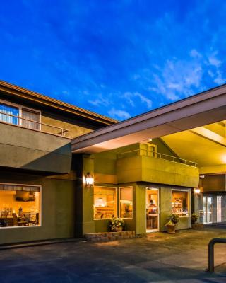 RiverTree Inn & Suites