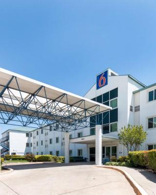 Motel 6-Irving, TX - DFW Airport North