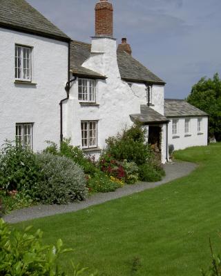 Lower Tresmorn Farmhouse