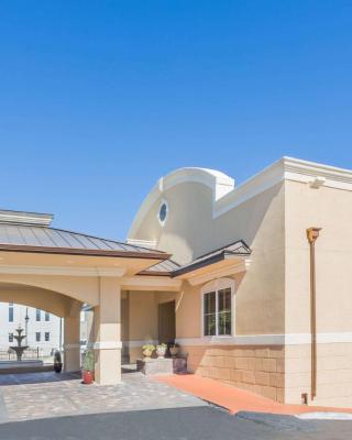 Days Inn by Wyndham Pensacola - Historic Downtown