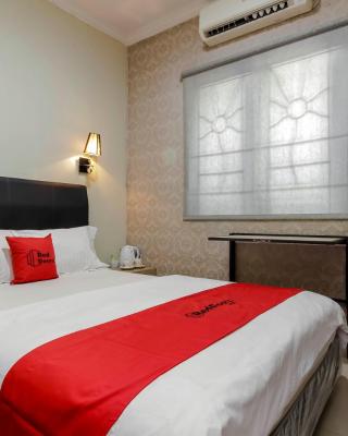 RedDoorz Plus near Lippo Cikarang Mall