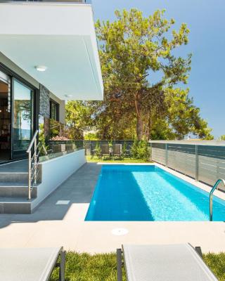 Nisos Villa, Pool & Heated SpaWhirlpool, Walking to Beach, By ThinkVilla