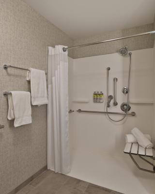 Holiday Inn Express & Suites - Portland Airport - Cascade Stn by IHG