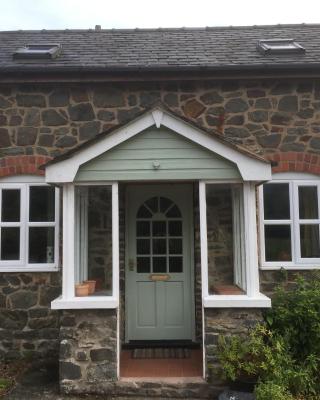 Maesnewydd Cottage