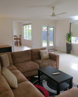 Edge Hill Clean & Green Cairns, 7 Minutes from the Airport, 7 Minutes to Cairns CBD & Reef Fleet Terminal