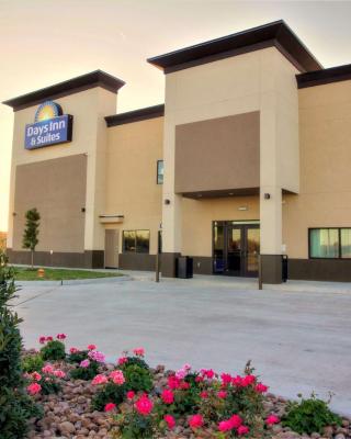 Days Inn & Suites by Wyndham Port Arthur