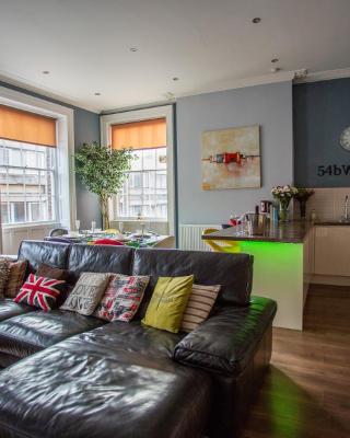 Most central luxury apartment - sleeps 4 & FREE parking!