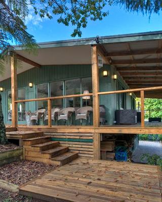 Ribbon Gum Lodge