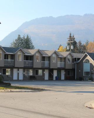 Monashee Lodge