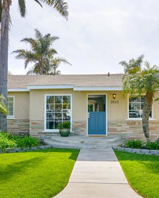 Ultimate Beach Bungalow - 1 block from beach - huge backyard