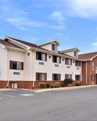 Econo Lodge Inn & Suites