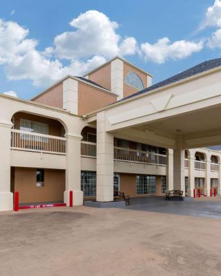 Quality Inn Clute Freeport