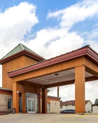 Econo Lodge Inn & Suites