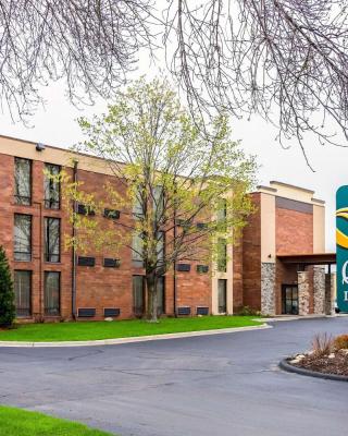 Quality Inn and Suites - Arden Hills