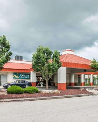 Quality Inn & Suites Kansas City I-435N Near Sports Complex