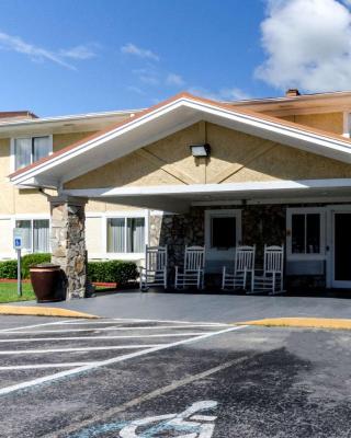 Rodeway Inn & Suites Jacksonville near Camp Lejeune