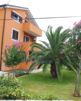 Anita's Terrace Apartment