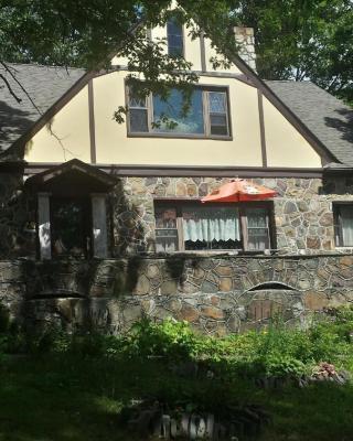 Maurrocks - A Pocono Mountains B&B