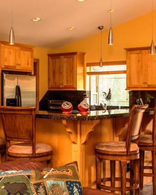 5-Star Luxury Tahoe Cabin! Great Location! Pool Table!Darts! Poker! Ping Pong! Games!