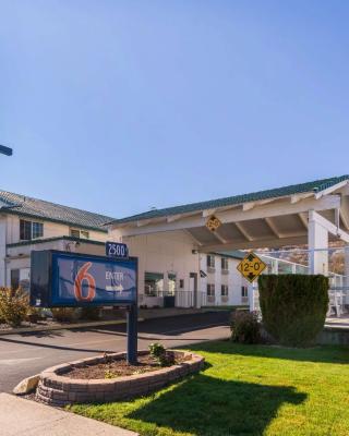 Motel 6-The Dalles, OR
