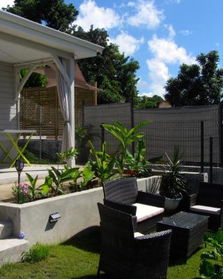 Or bleu-Bungalow volcan Soufriere-Vue sur mer