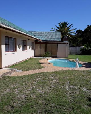 DJ'S B&B in Table View Cape Town