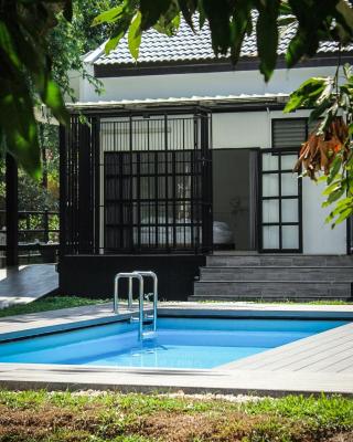 Ban Rub Lom Pool Villa