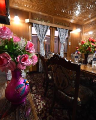 Goona palace houseboats