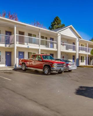 Motel 6 Portland Mall - 205