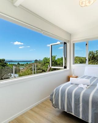 Tiri Cottage - Sea Views in Oneroa by Waiheke Unlimited