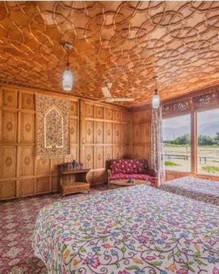 S Group Of Houseboat