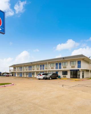 Motel 6-Greenville, TX