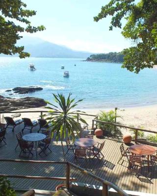 Bangalô com vista para o mar no condomínio Yacamim Ilhabela praia do Curral