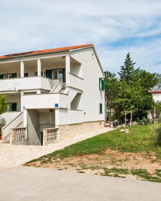 Apartman Iva-family holiday 250 m from pebble beach