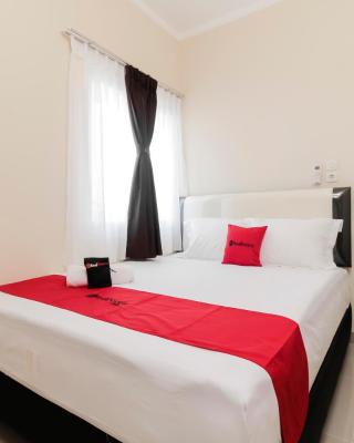 RedDoorz near Soekarno Hatta Airport