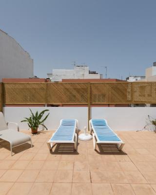 Private Solarium - 2BR House Near the Airport