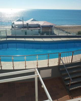 Islantilla-Apartamento con piscina y garaje en primera línea de playa