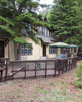 Crandell Mountain Lodge