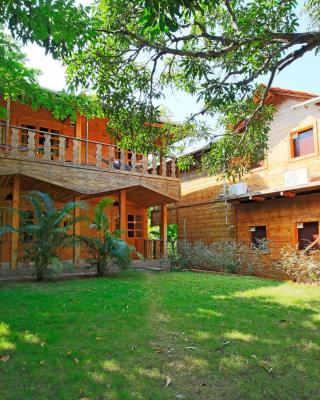 Brushwood Villa- Cottages and Bar