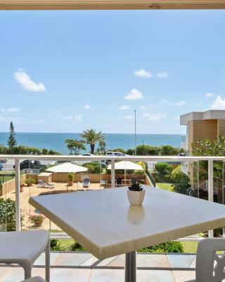 2 Bedroom Top Floor Unit - Ocean Views and Pool